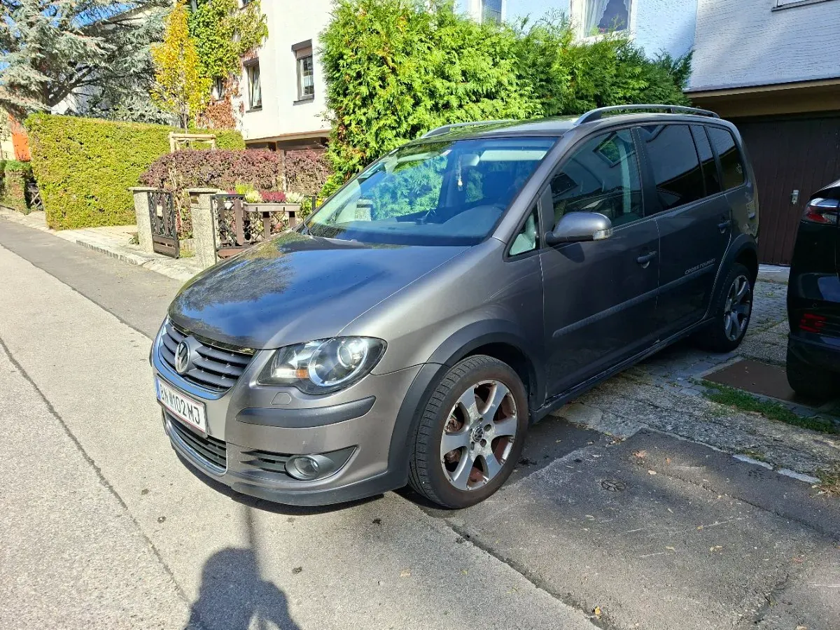 Volkswagen Touran 2007 photo 2