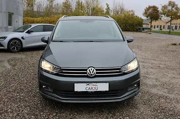 Volkswagen Touran 2017 photo 2