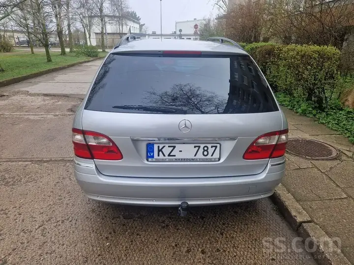 Mercedes-Benz E320