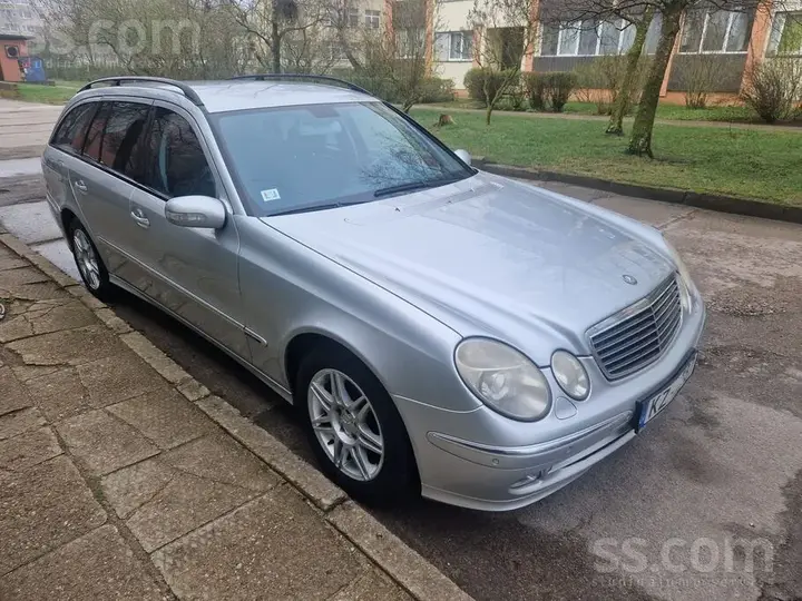 Mercedes-Benz E320 2005 photo 5