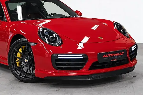 Porsche 911 Turbo S 2017 photo 2