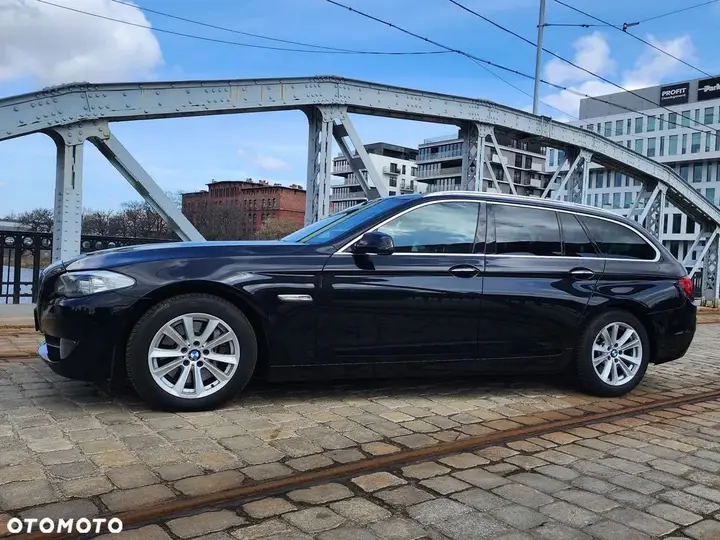 BMW 5 Series 2012 photo 2