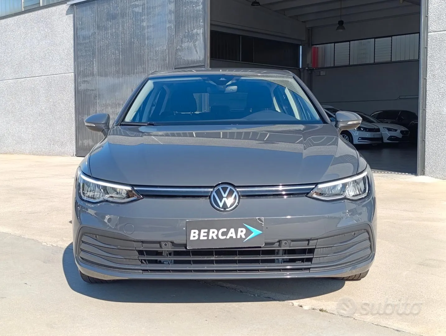 Volkswagen Golf 2023 photo 2