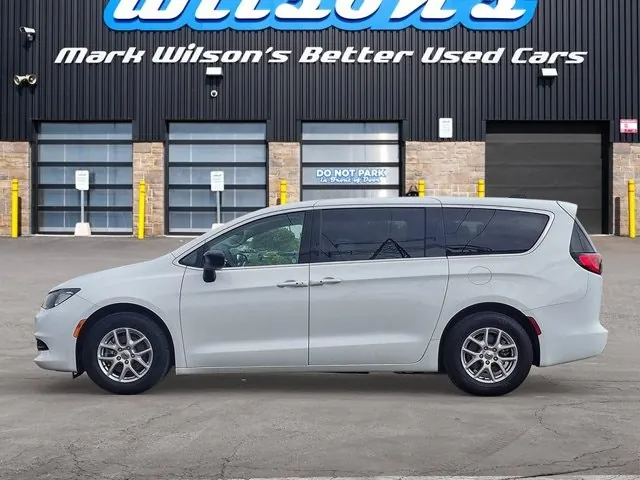 Chrysler Grand Caravan 2024 photo 2