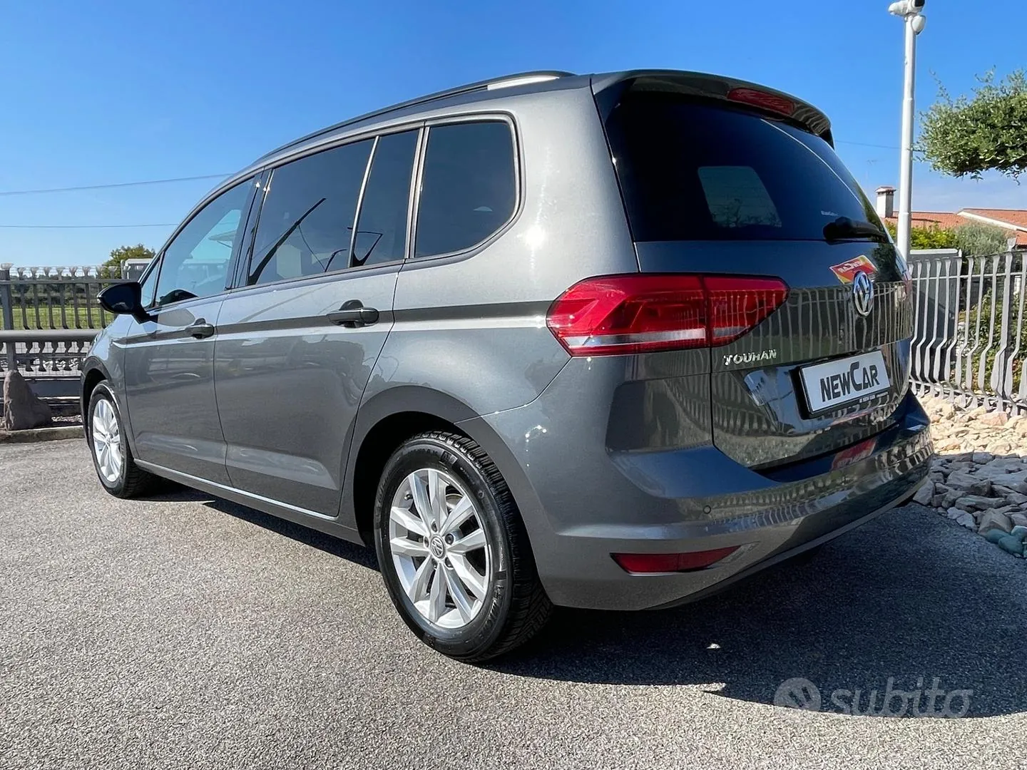 Volkswagen Touran 2017 photo 3