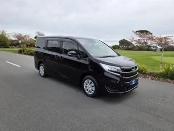 Toyota Noah 2021 photo 2