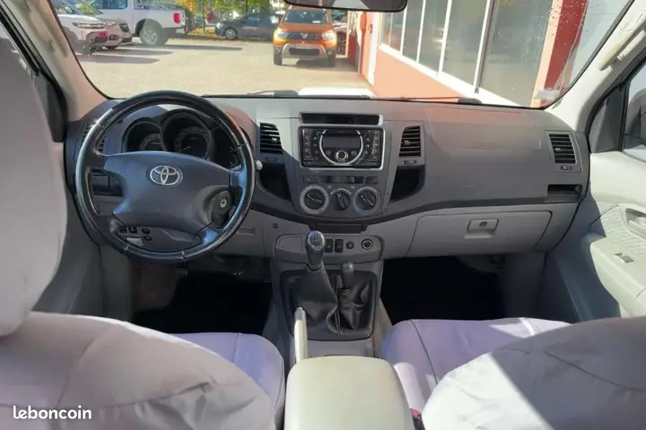 Toyota Hilux 2010 photo 2