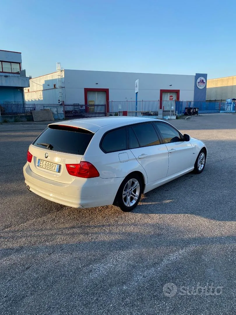BMW 318D 2009 photo 3