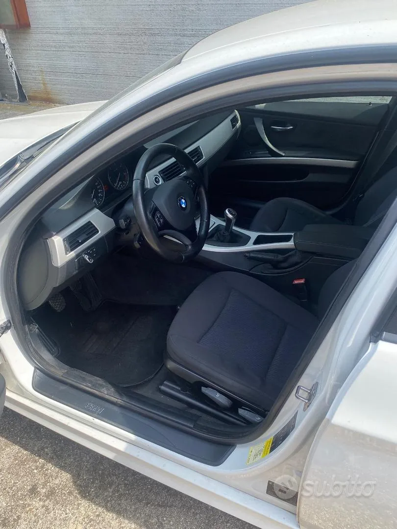 BMW 318D 2009 photo 5