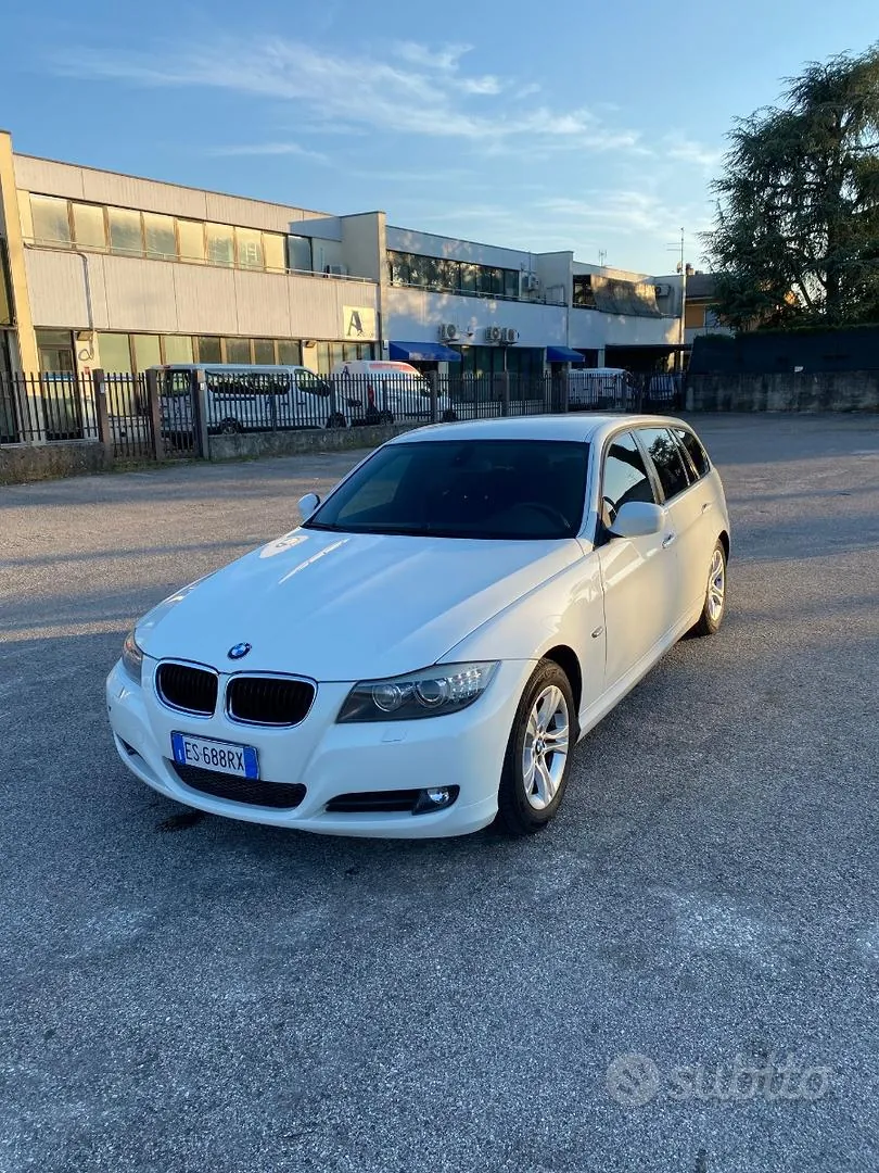 BMW 318D 2009 photo 2