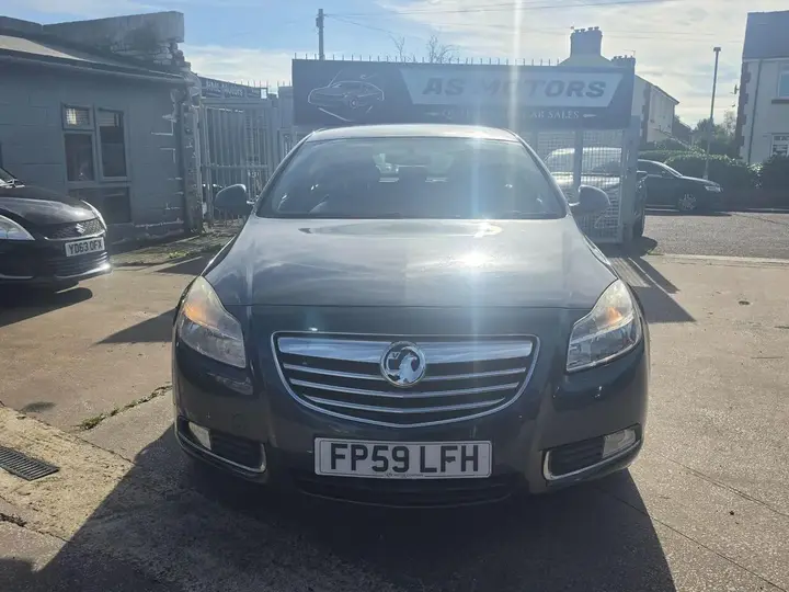 Vauxhall Insignia 2010 photo 2