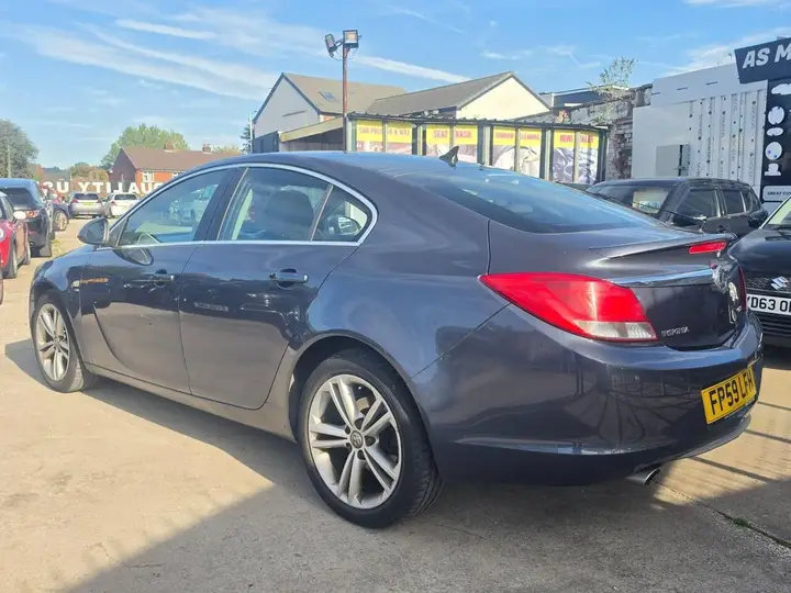 Vauxhall Insignia 2010 photo 5