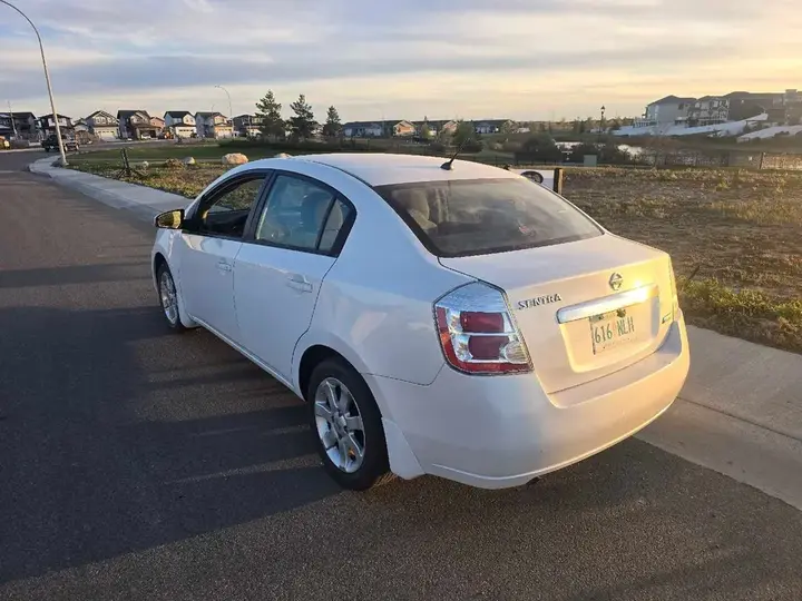 Nissan Sentra 2010 photo 4