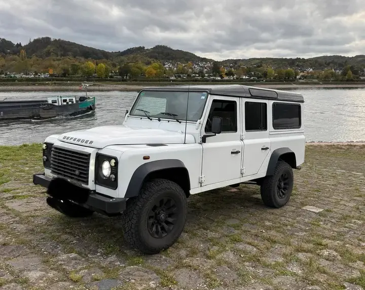 Land Rover Defender 110