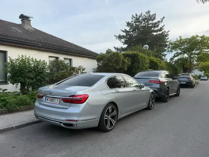 BMW 7 Series 2018 photo 3