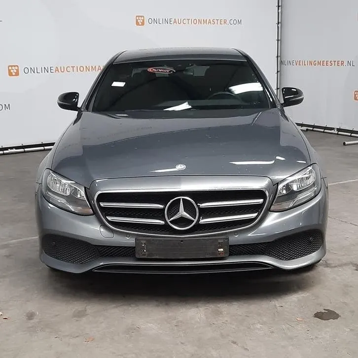Mercedes-Benz E-Class photo 2