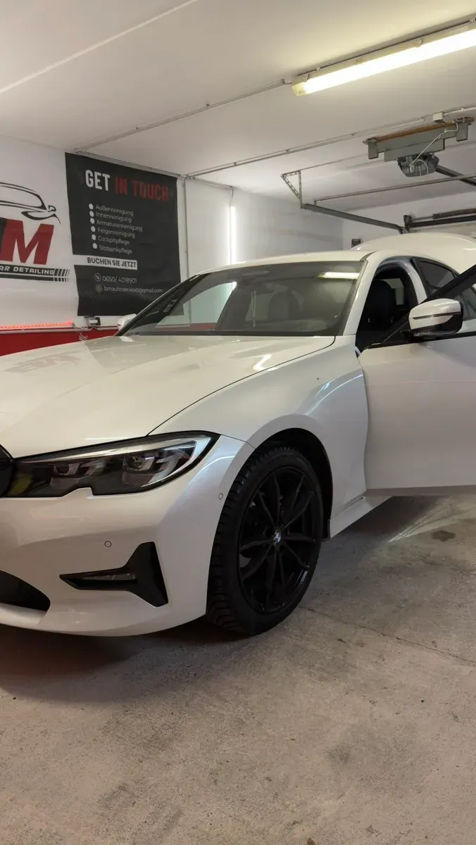 BMW 3 Series 2019 photo 3