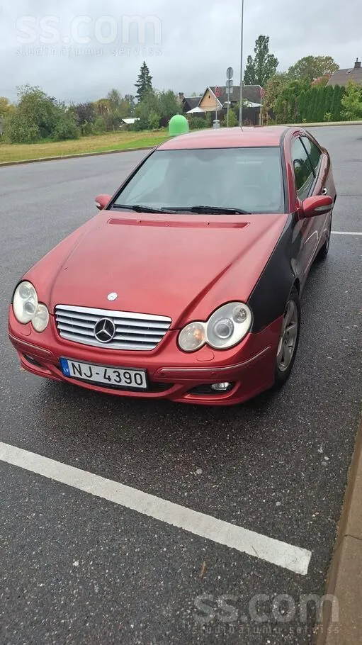 Mercedes-Benz C220 2005 photo 2
