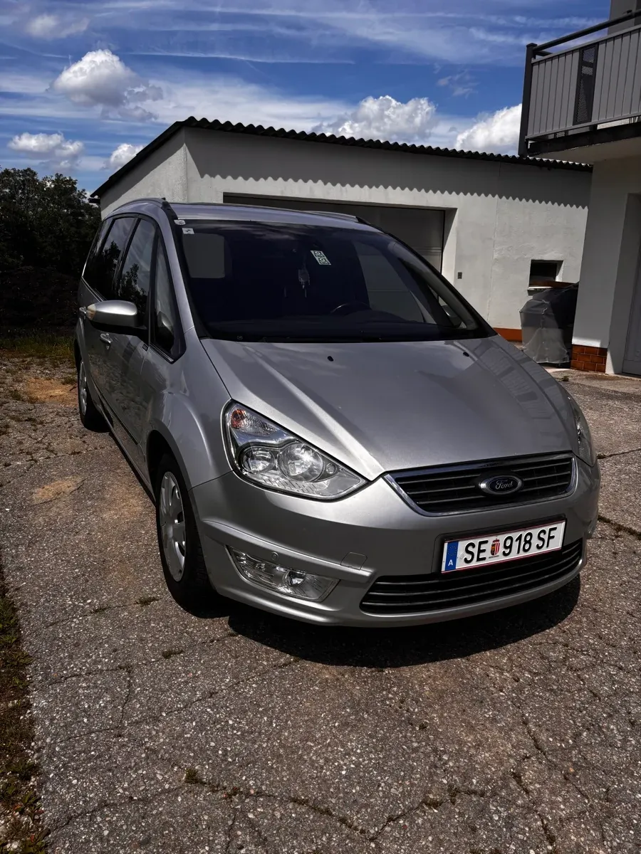 Ford Galaxy 2013 photo 2