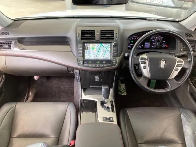 Toyota Crown 2012 photo 2