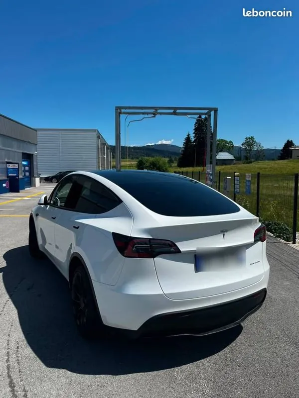 Tesla Model Y 2023 photo 3