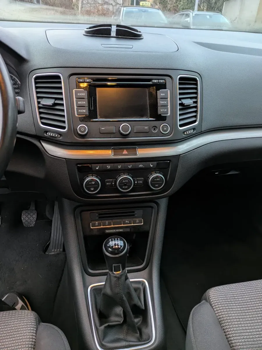 Volkswagen Sharan 2013 photo 2