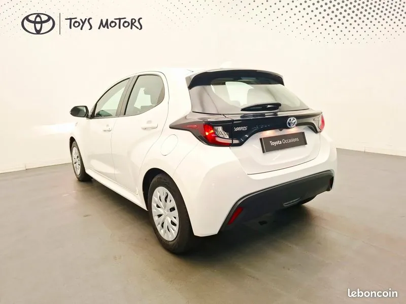 Toyota Yaris 2023 photo 3