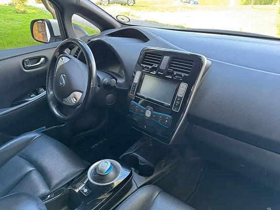 Nissan Leaf 2015 photo 2