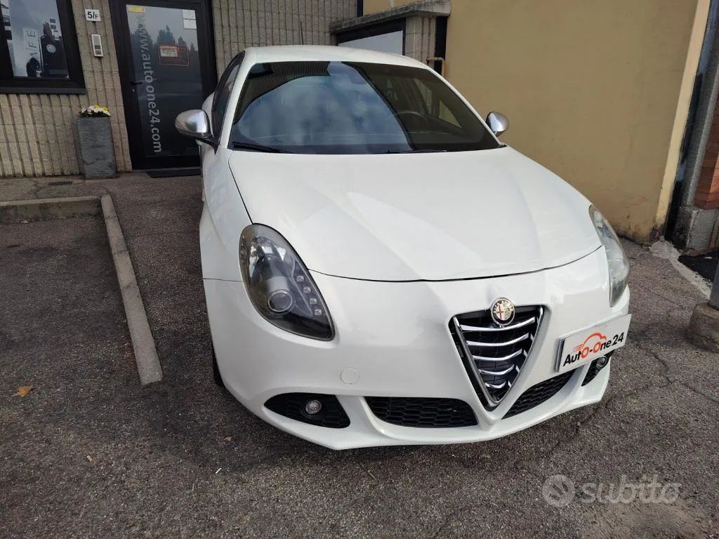 Alfa Romeo Giulietta 2012 photo 2