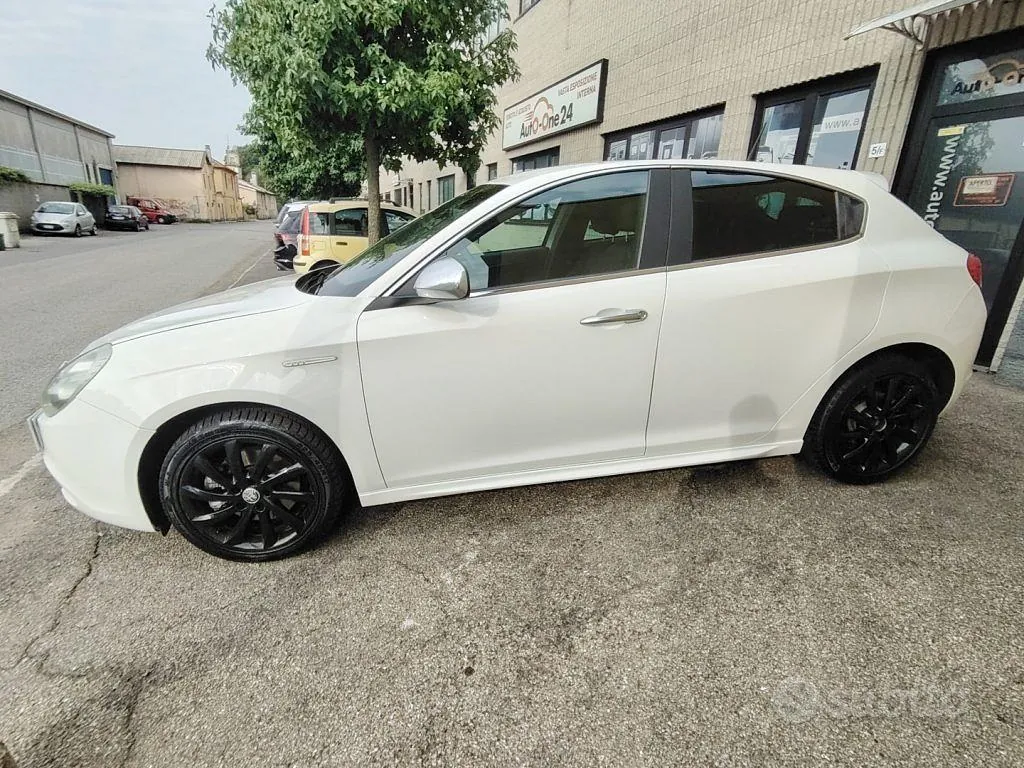 Alfa Romeo Giulietta 2012 photo 5