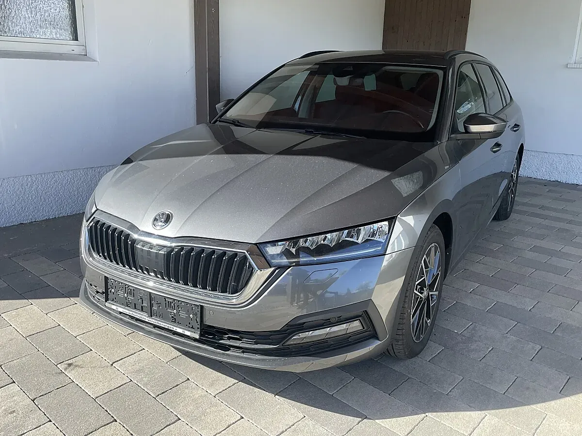 Skoda Octavia 2023 photo 2