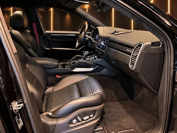 Porsche Cayenne Turbo S 2020 photo 3