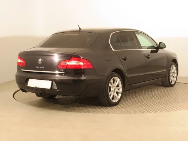 Skoda Superb 2009 photo 4