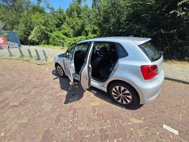 Volkswagen Polo 2015 photo 2