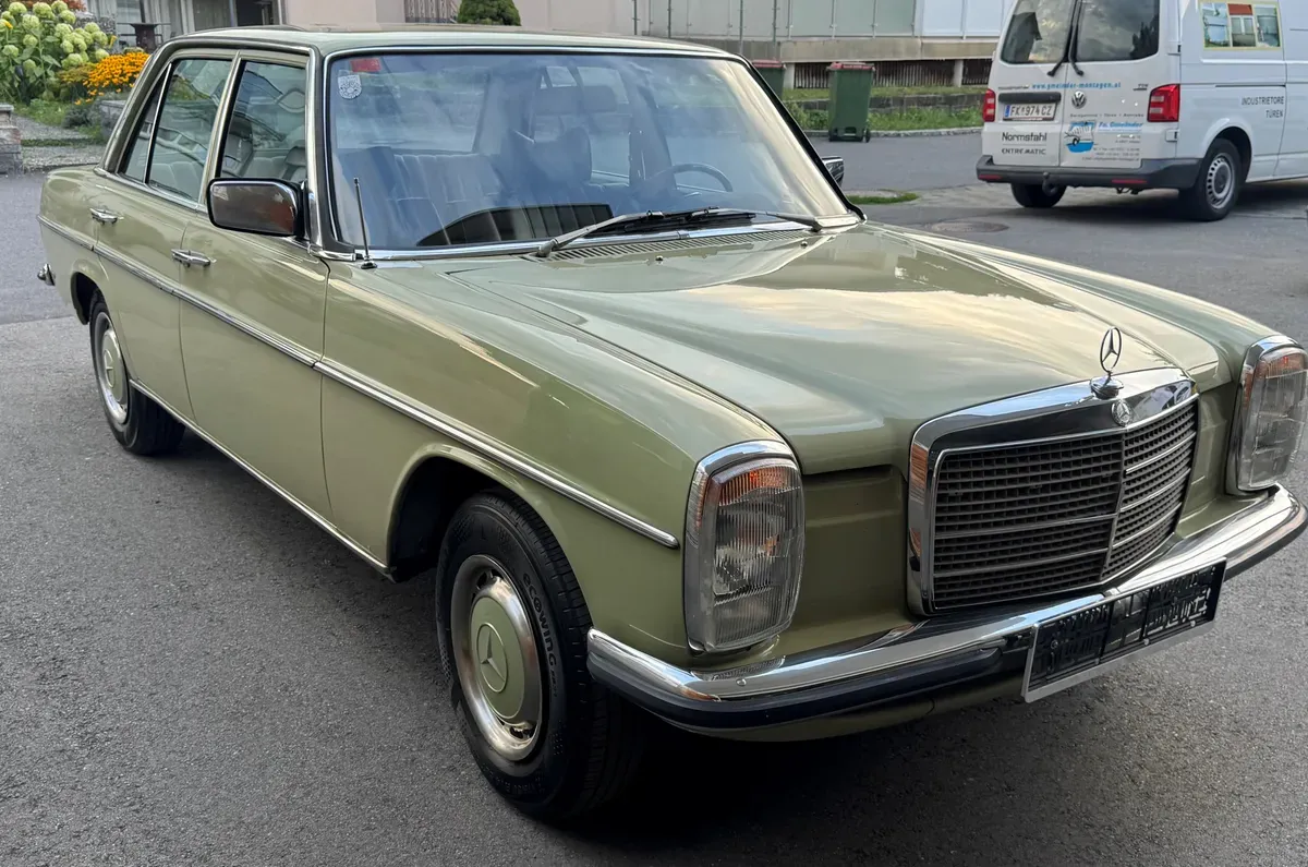 Mercedes-Benz 240 D
