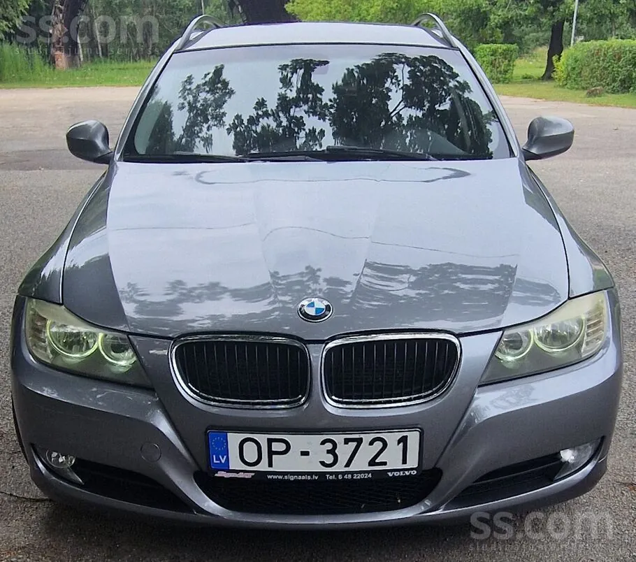 BMW 320 2010 photo 2