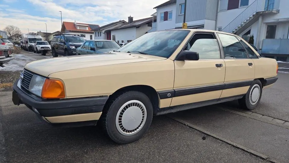 Audi 100