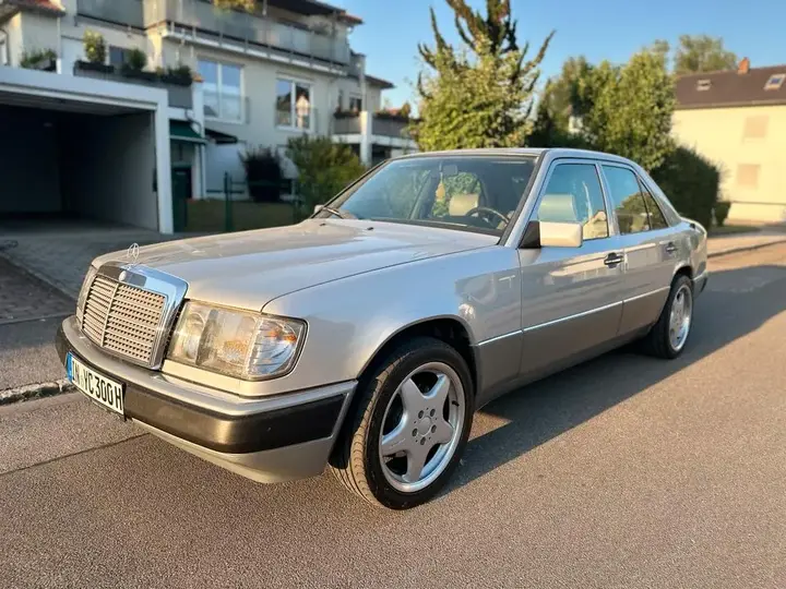 Mercedes-Benz W124