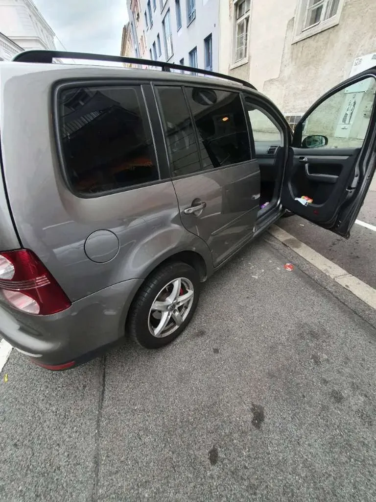 Volkswagen Touran 2008 photo 2