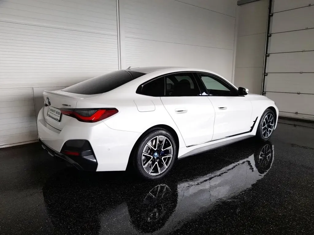 BMW I4 2024 photo 2