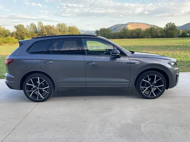 Volkswagen Touareg 2023 photo 3