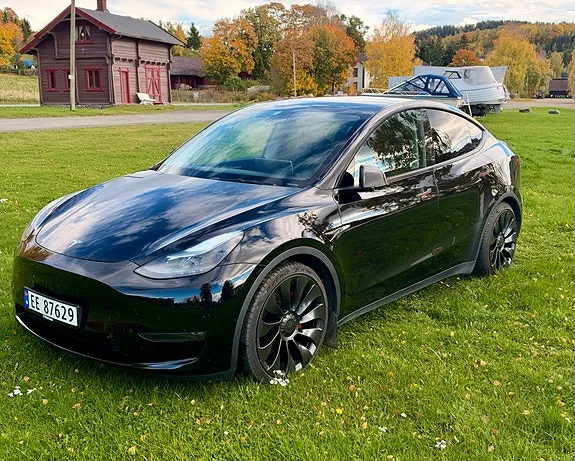 Tesla Model Y 2023 photo 2