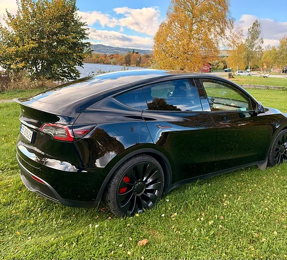 Tesla Model Y 2023 photo 4
