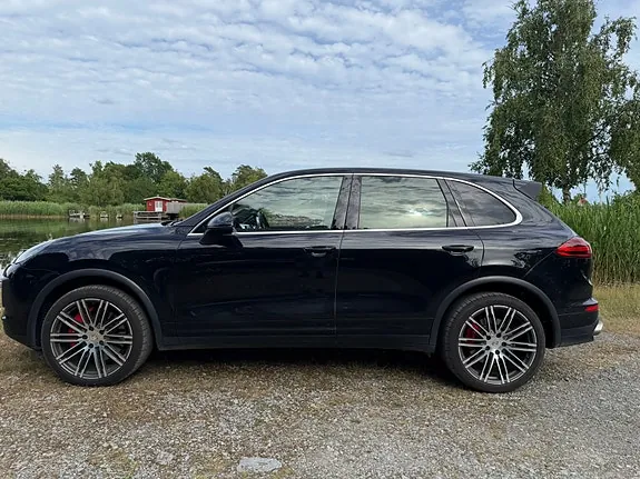 Porsche Cayenne Turbo 2015 photo 2