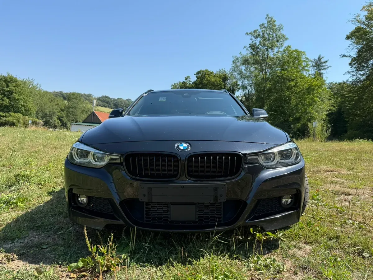 BMW 3 Series 2018 photo 2