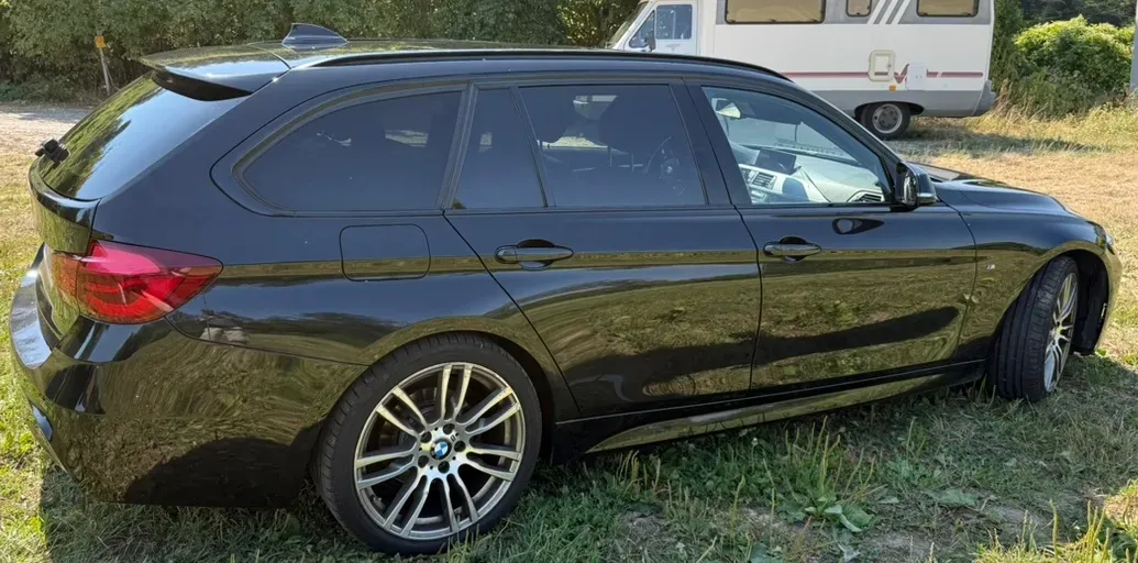 BMW 3 Series 2018 photo 3