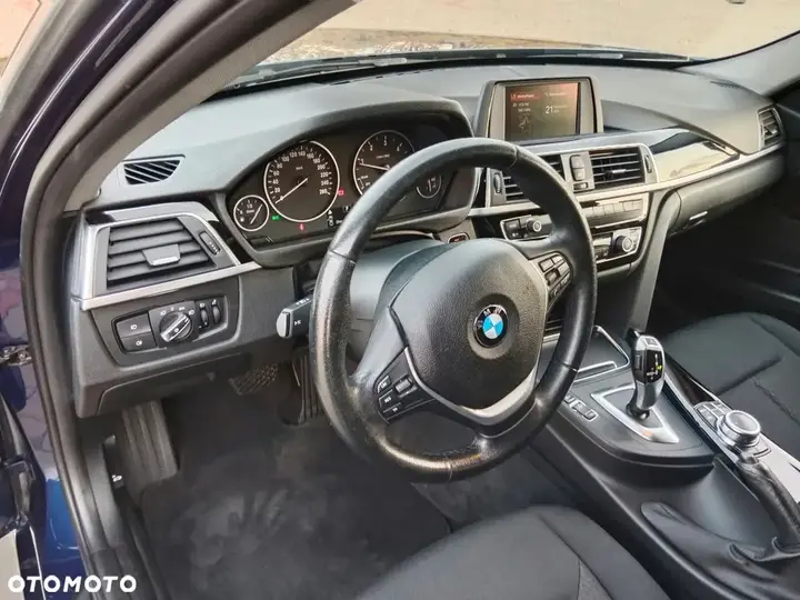 BMW 3 Series 2019 photo 5