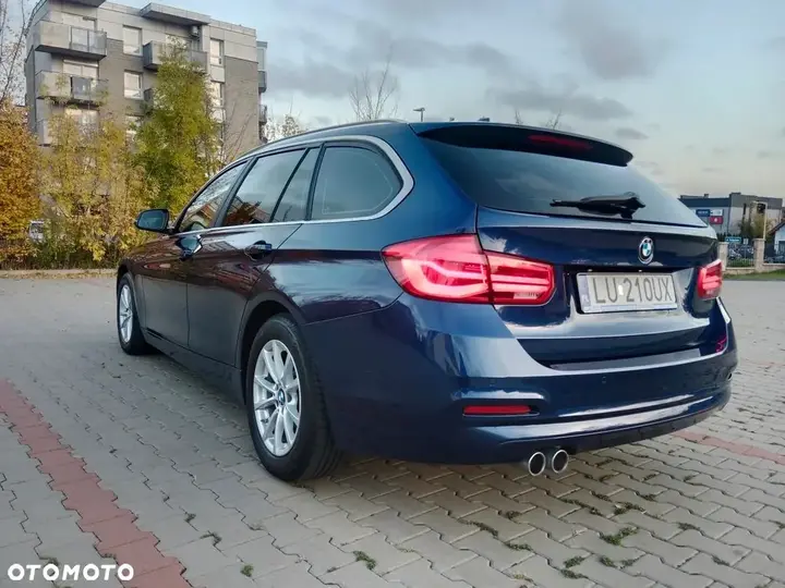 BMW 3 Series 2019 photo 3