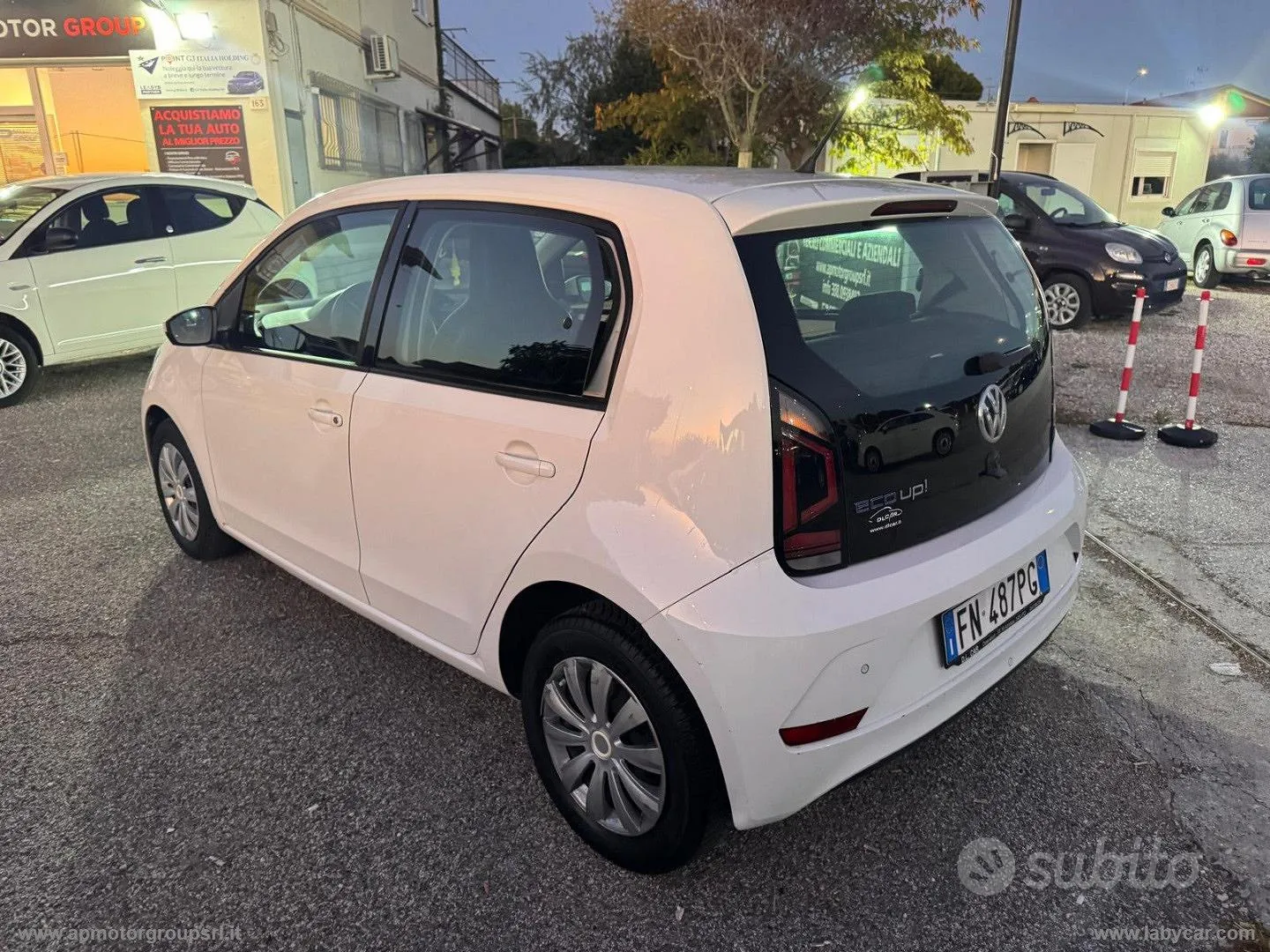 Volkswagen Up 2018 photo 2