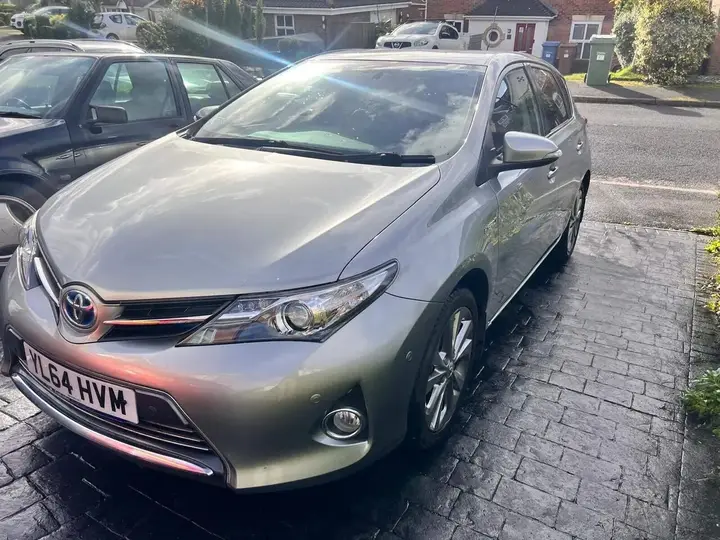 Toyota Auris 2015 photo 2